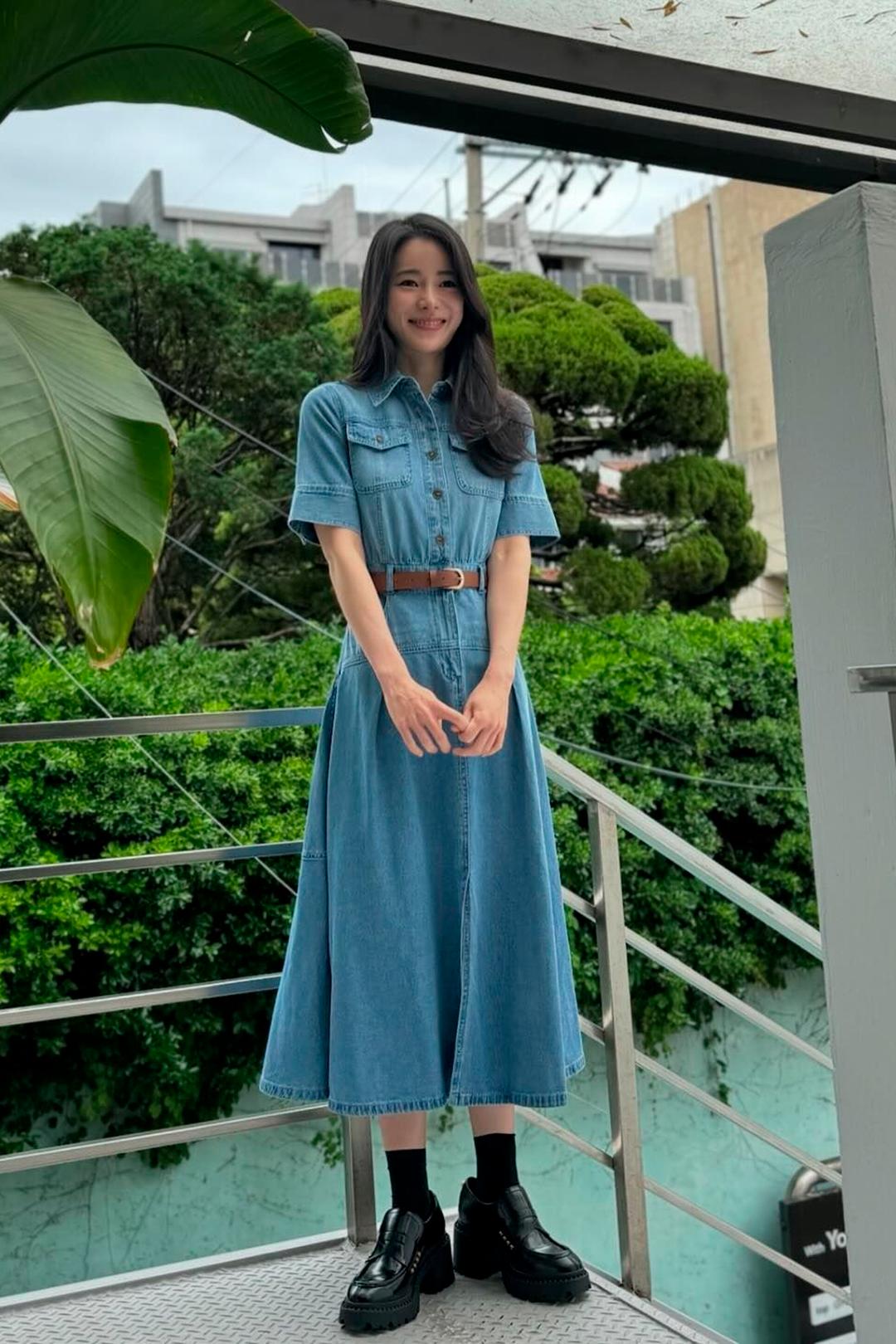 ★임지연 착용★ 허리 밴딩 데님 셔츠형 원피스