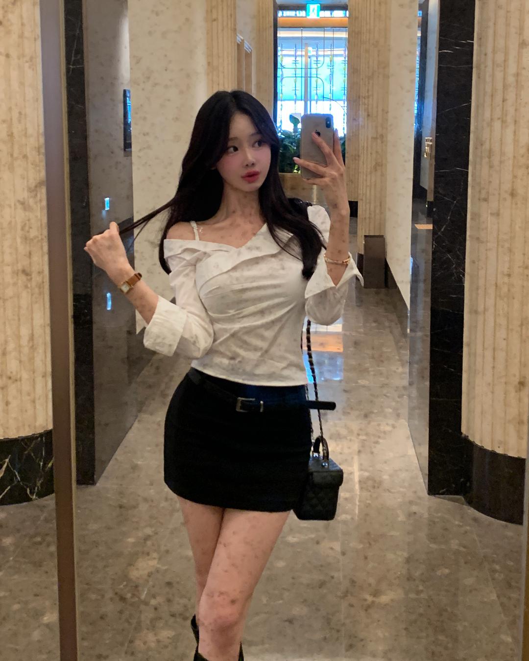 잔느 벨티드 로우라이즈 미니 스커트