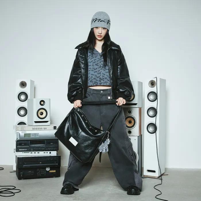 MATIN STUD POINT LARGE SHOULDER BAG IN BLACK