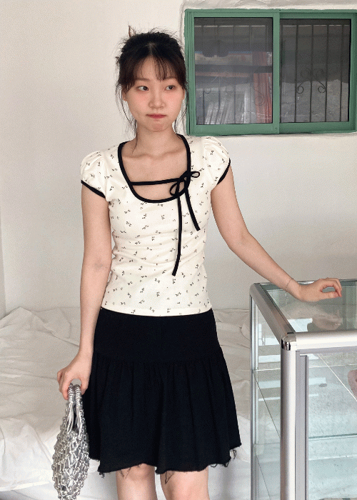 쁘띠 리본 플로럴 캡소매 티