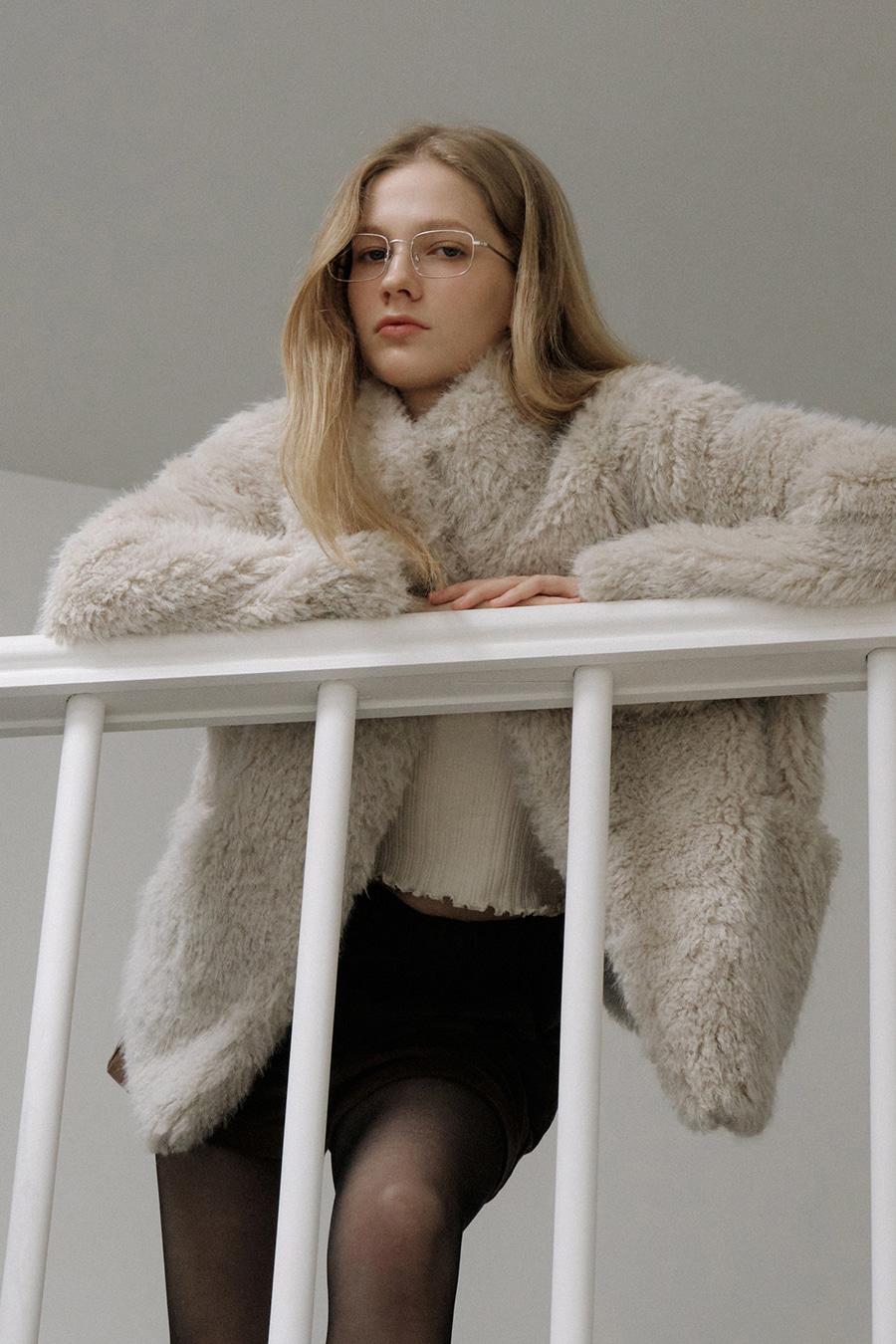 [3차 예약배송 1/7 순차적 출고]HIGH NECK FUR JACKET - BEIGE