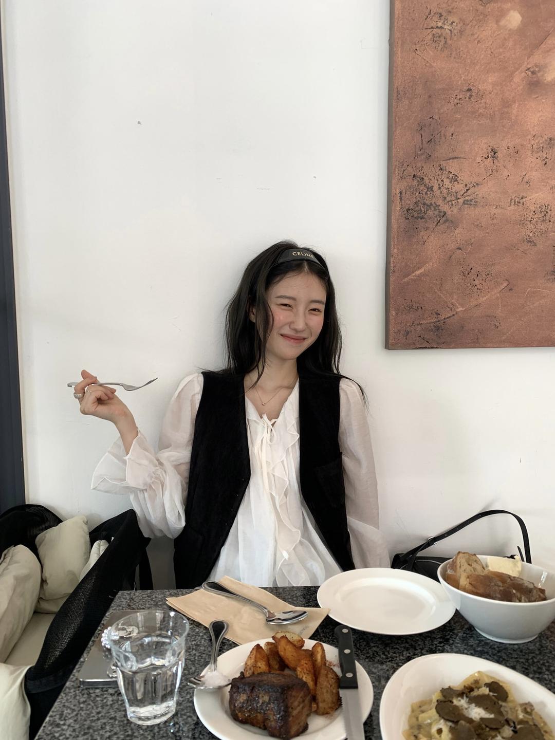 프릴리 DR. Marceline Sheer Frill Blouse