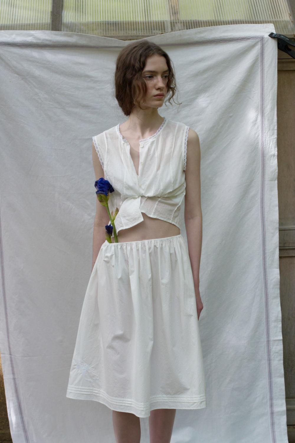 Via Boris button vest (Ivory)