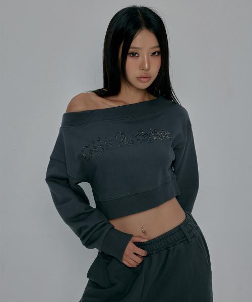 ARCH LOGO OFF SHOULDER SWEAT CROP TOP_CHARCOAL