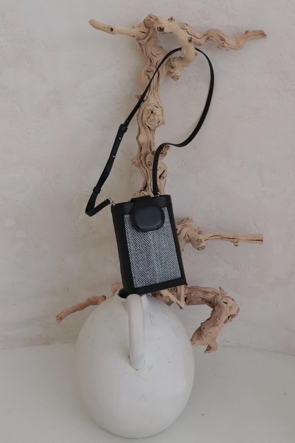 [BRIT SERIES]MINI EGGSHELL MIRROR BAG_BLACK