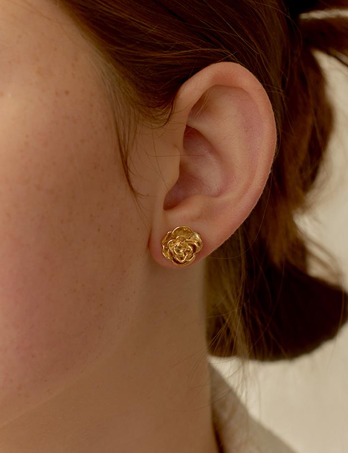 Full bloom rose earring