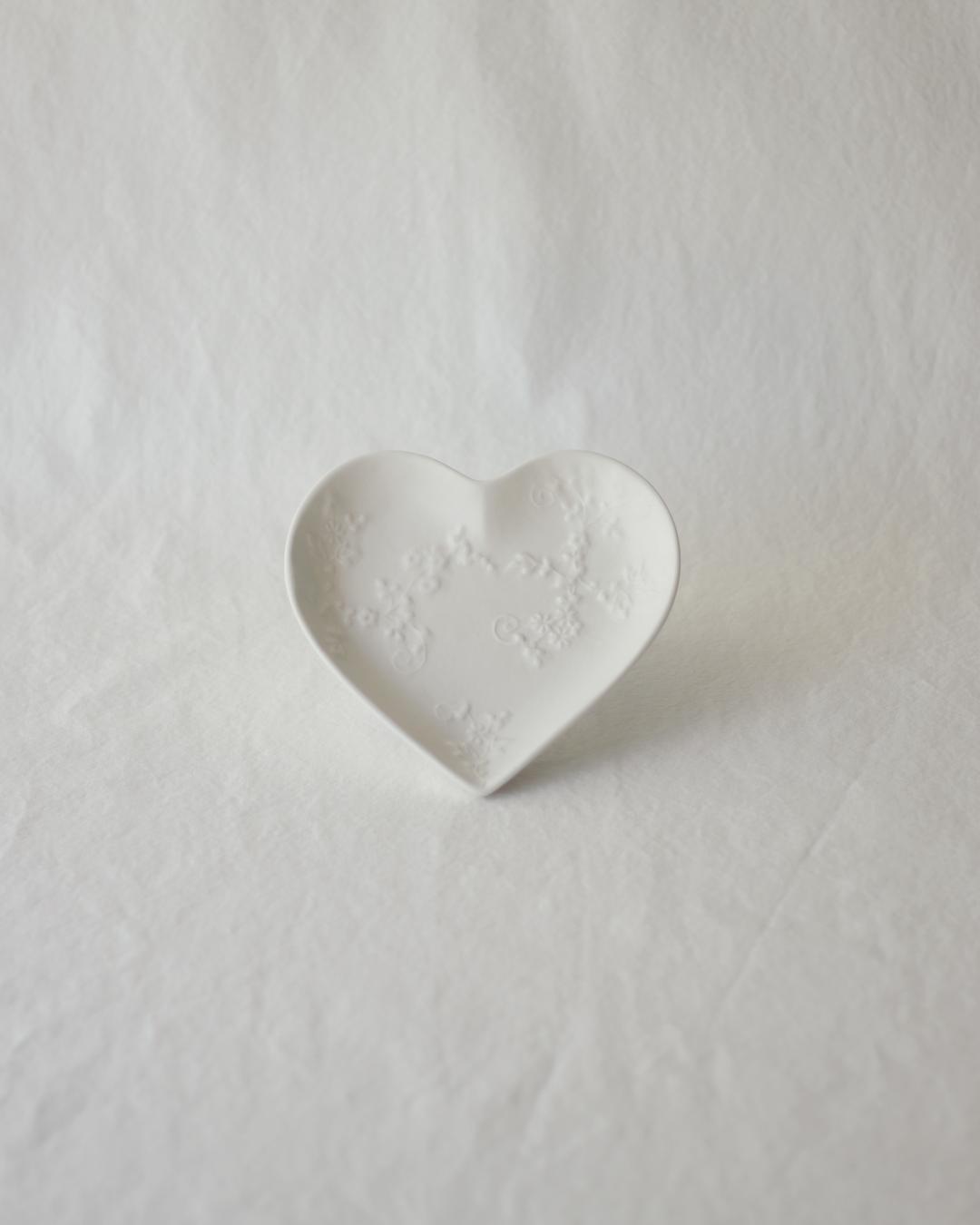 Flower lace heart plate