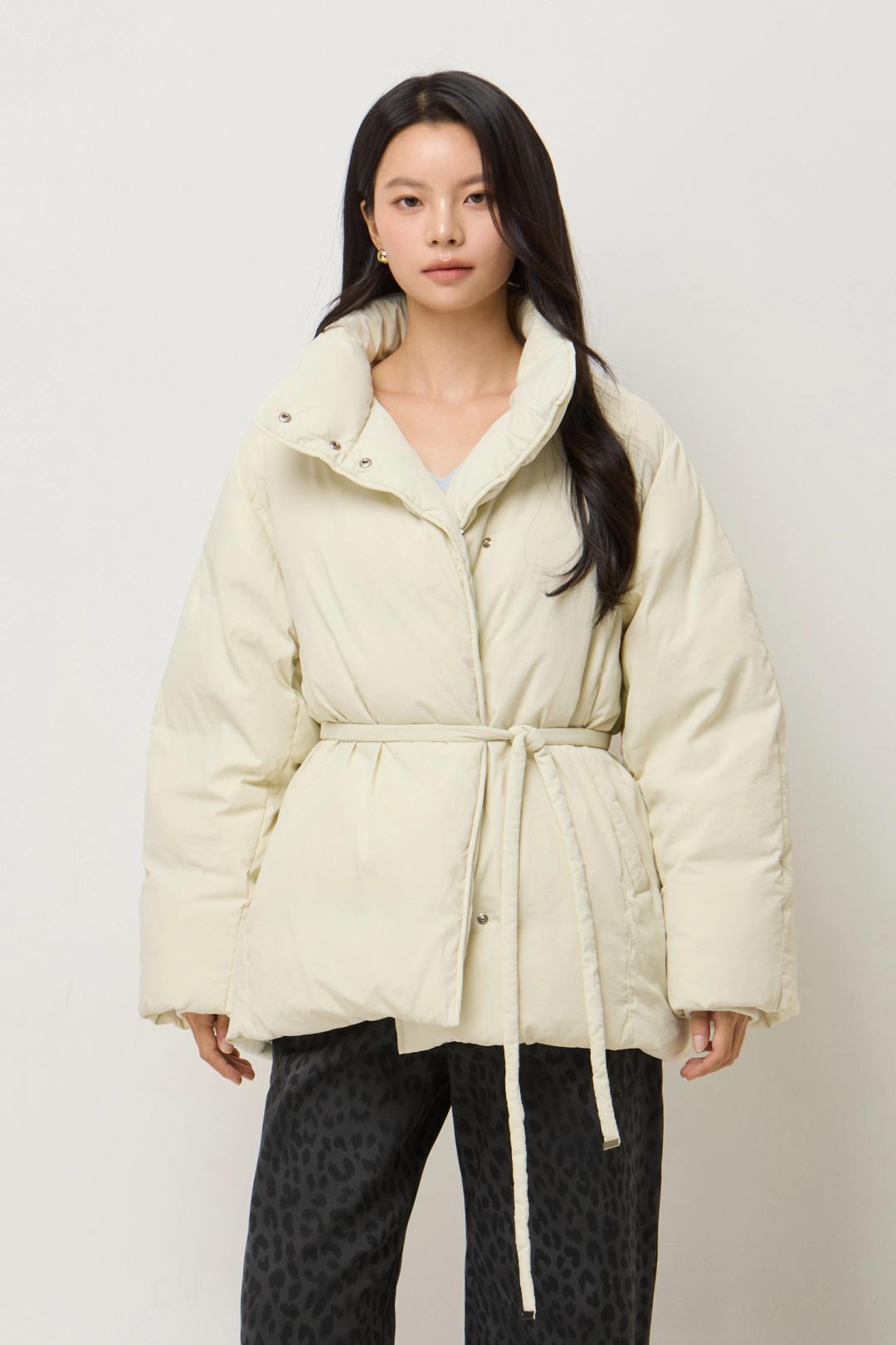 [Online Exclusive] 하이넥 벨티드 푸퍼 패딩 점퍼