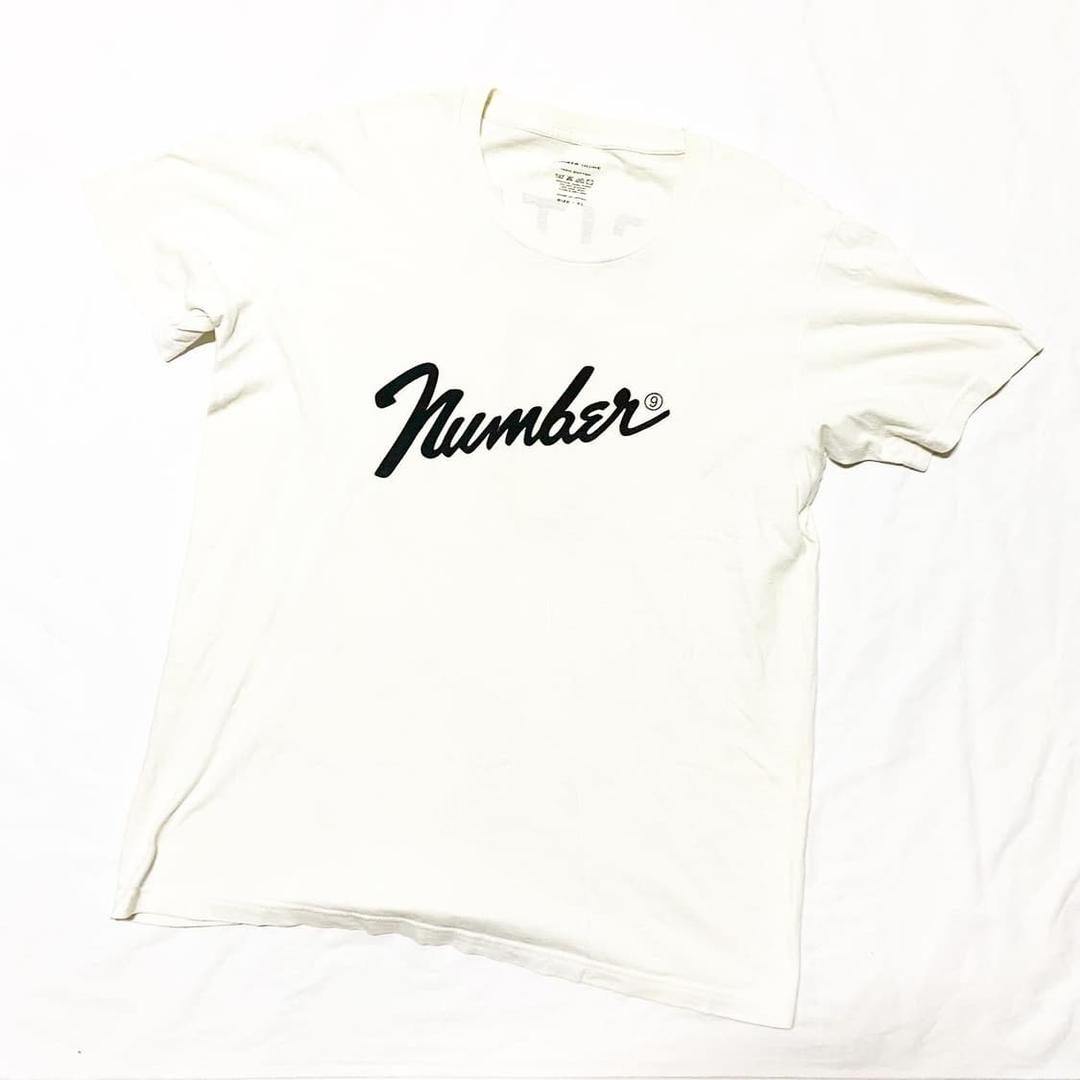 넘버나인 x HAWKS - 펜더 로고 티셔츠 | 후루츠패밀리