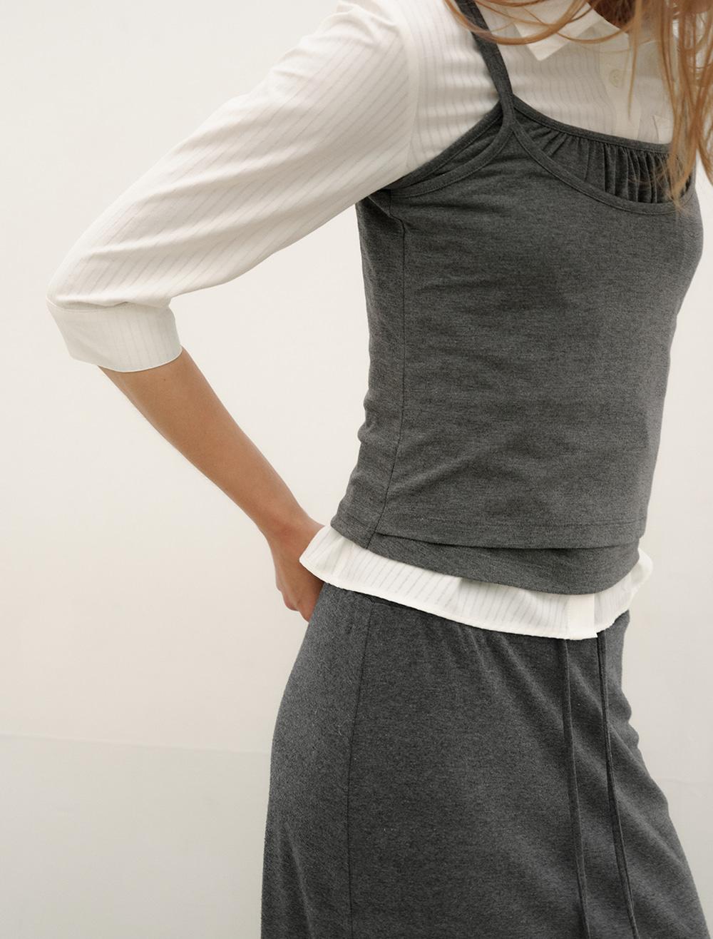 SOFT SHIRRING SLEEVELESS TOP [CHARCOAL]