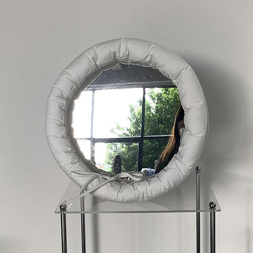 화이트 쿠션 패딩 거울 벽걸이 미드센츄리 미러