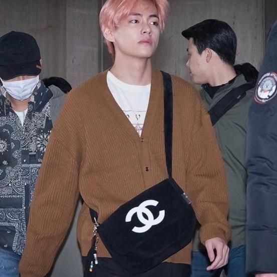 방탄소년단 뷔 샤넬 타올백
