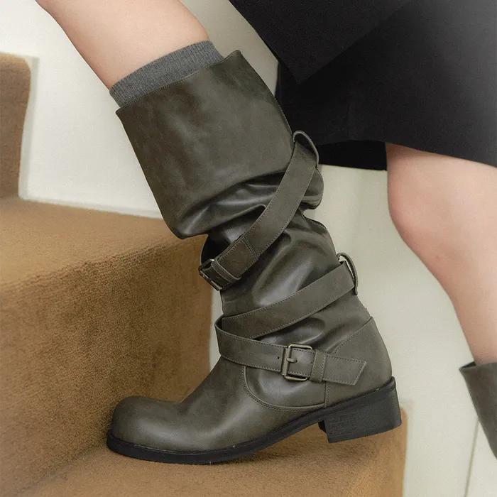 (바로배송/인플루언서 착용/단독) Harvest 하비스트 와이드 토 버클 스트랩 슬라우치 롱 부츠 I 2-WAY