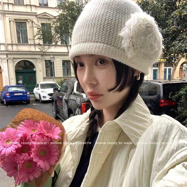 MONARTW wool flowers knitted hat