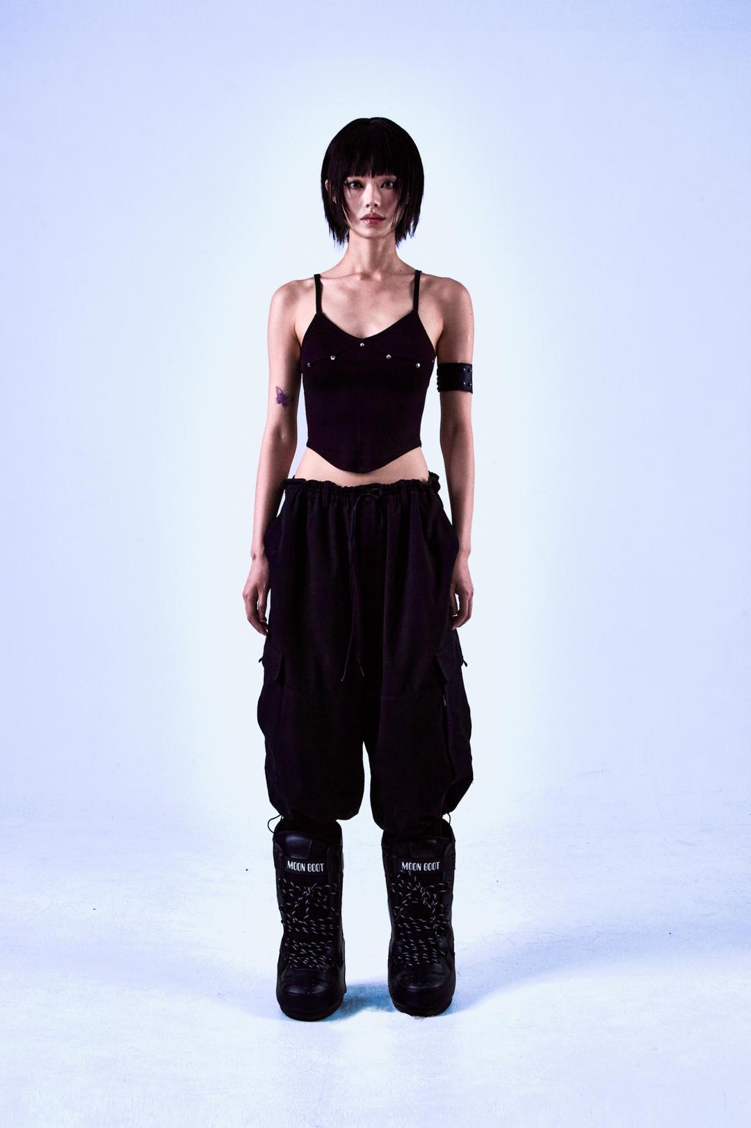 [스테이씨 아이사님 착용] 7 STUD SLEEVELESS