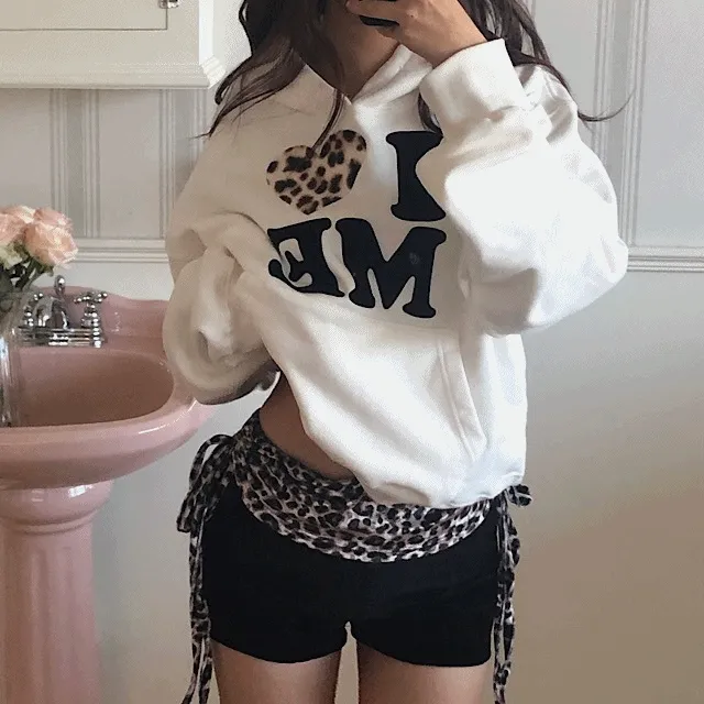 [오늘만최저가🤍] I Love Me 아이러브미 레오파드 하트 패치 후드티 *국내제작/2color