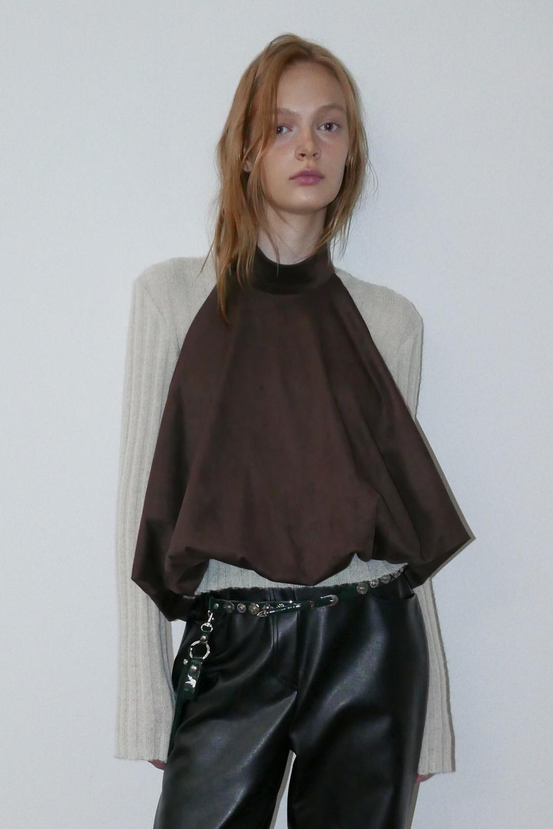 VOLUME HALTER TOP_BROWN