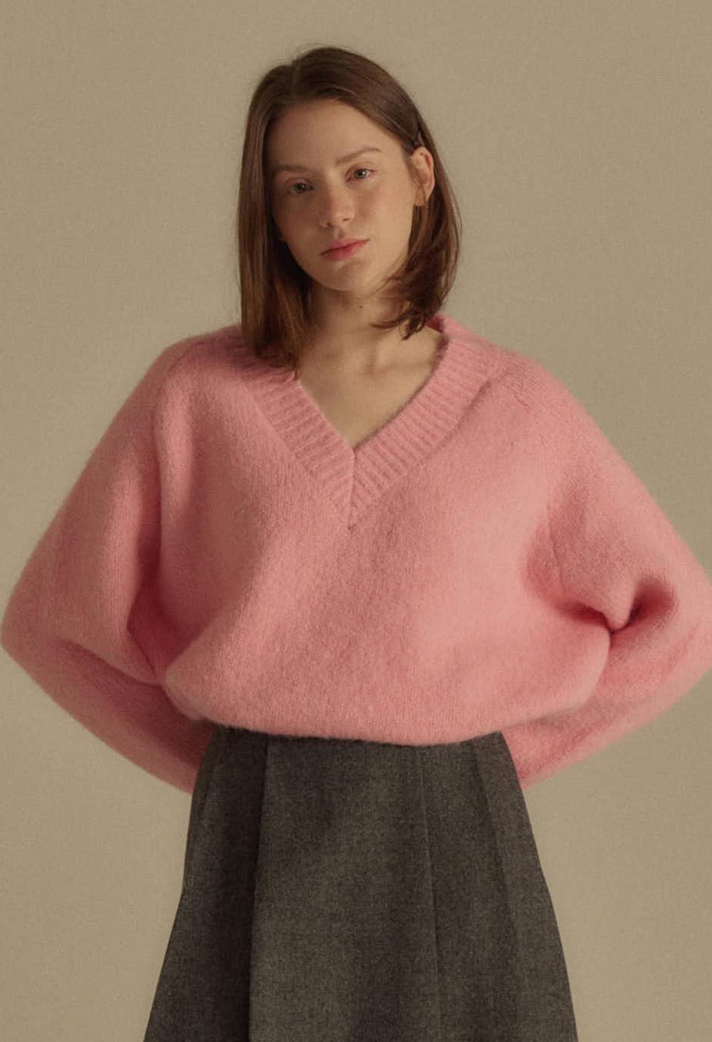 Bright v-neck wool knit