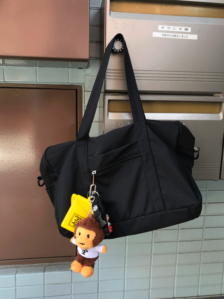 오모테 나일론 보스턴 백 (One Color)