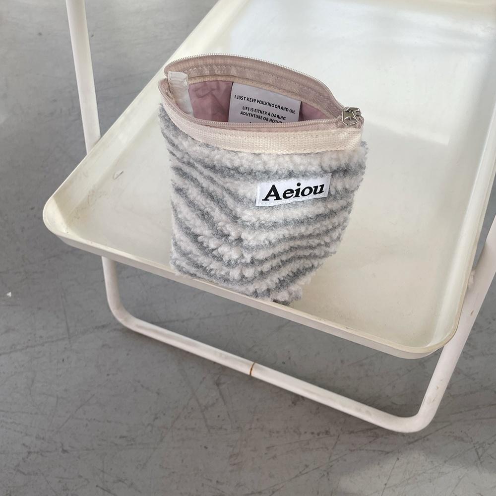 Aeiou Basic Pouch (M size) Fur Tabby Gray