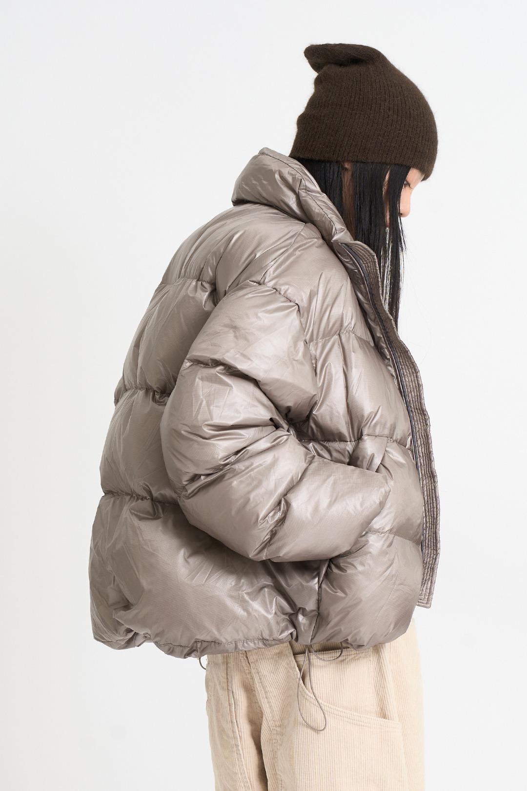 코일 메탈릭 숏 패딩