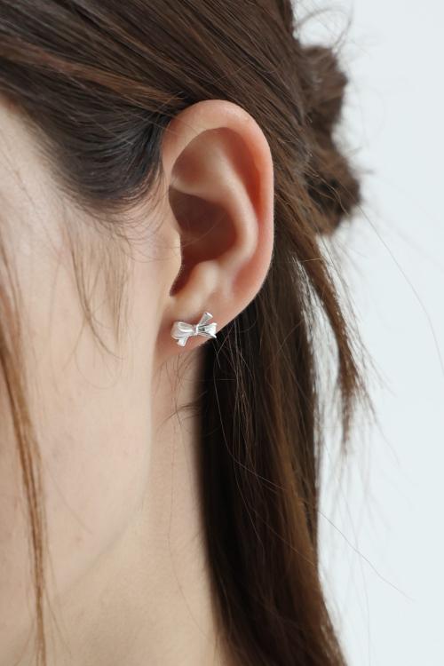 Petit Ribbon Earrings SE223 - Silver