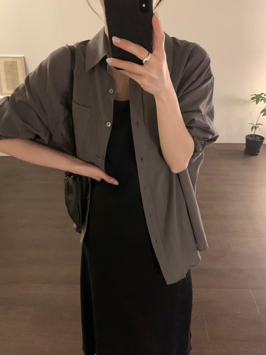 summer linen shirt / in light charcoal