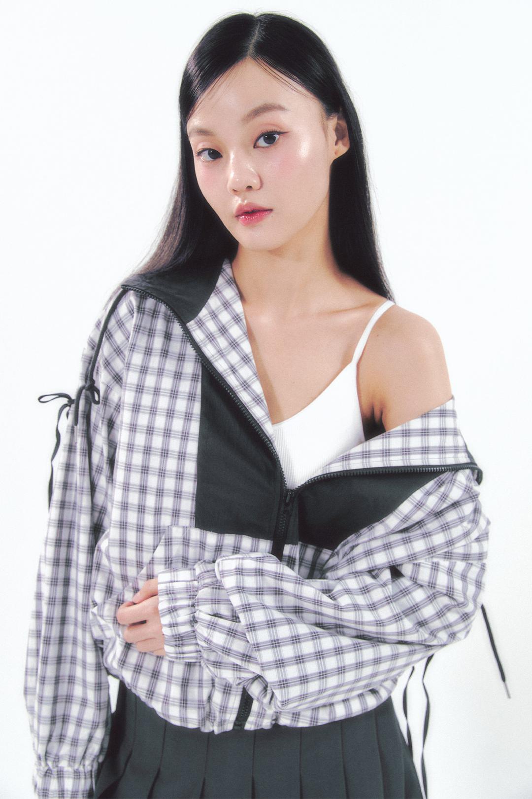 [NJZ 하니 착용] Check Ribbon Wind Breaker Black