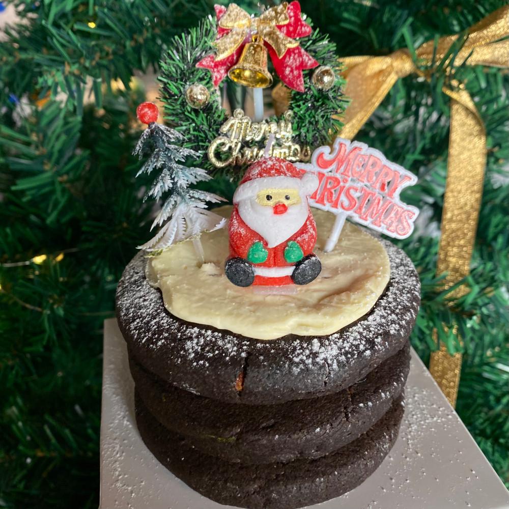 크림 속 딸기나무숲 케이크