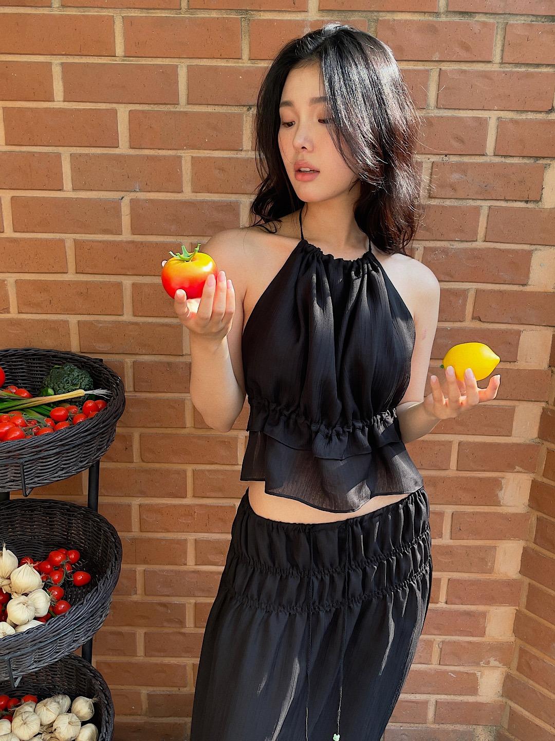 033 Alyss gemstone halter top (Black)
