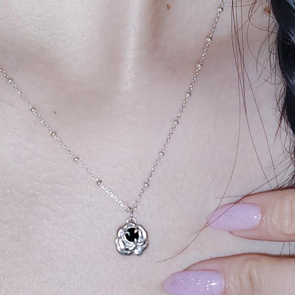Gemmy rose necklace