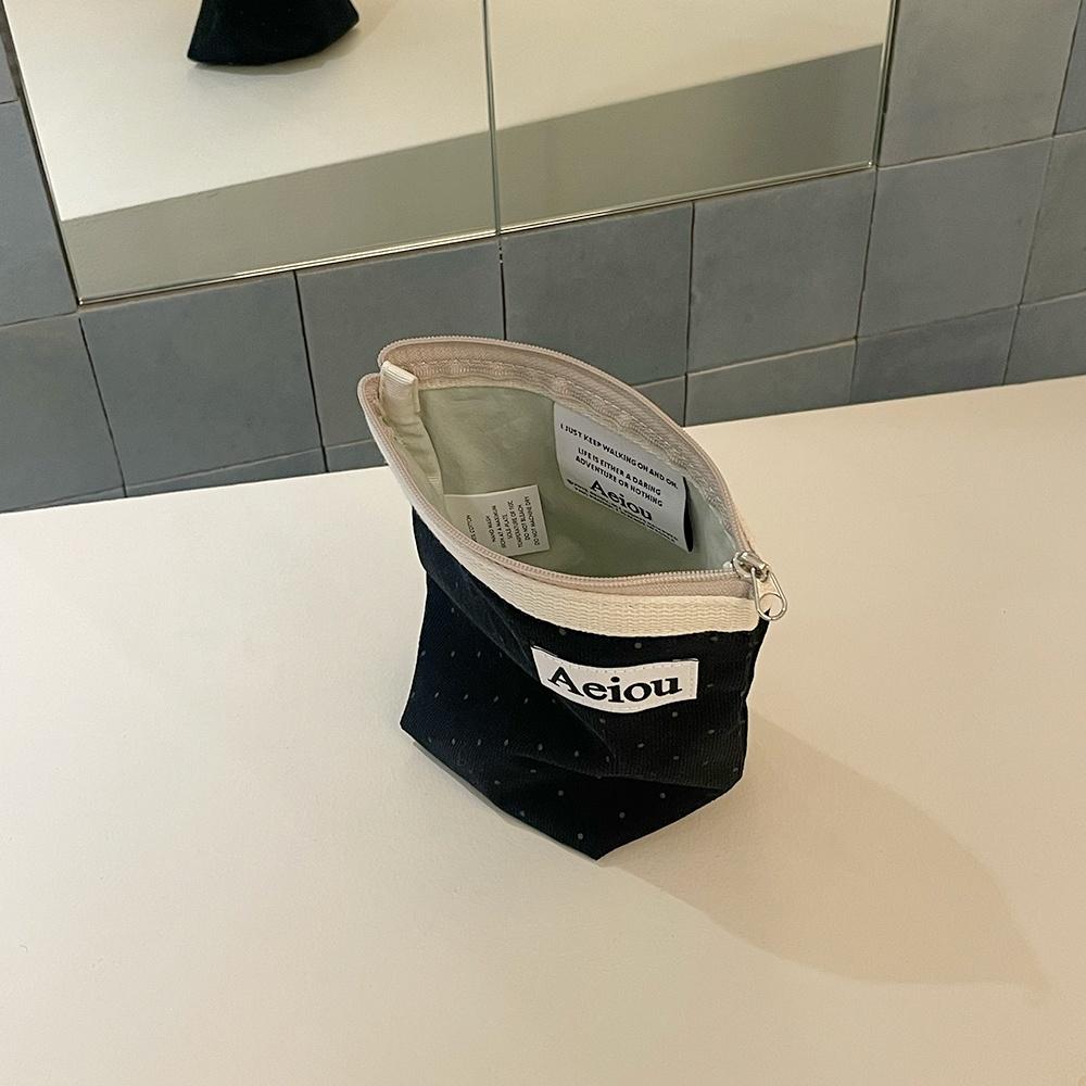 Aeiou Basic Pouch (M size) Little Dot Black