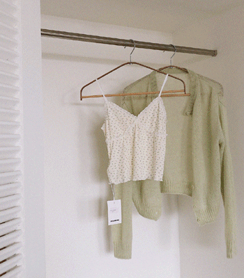 (3color) 베리 플라워 나시 (쁘띠한 무드를 담아낸 플라워 나시)