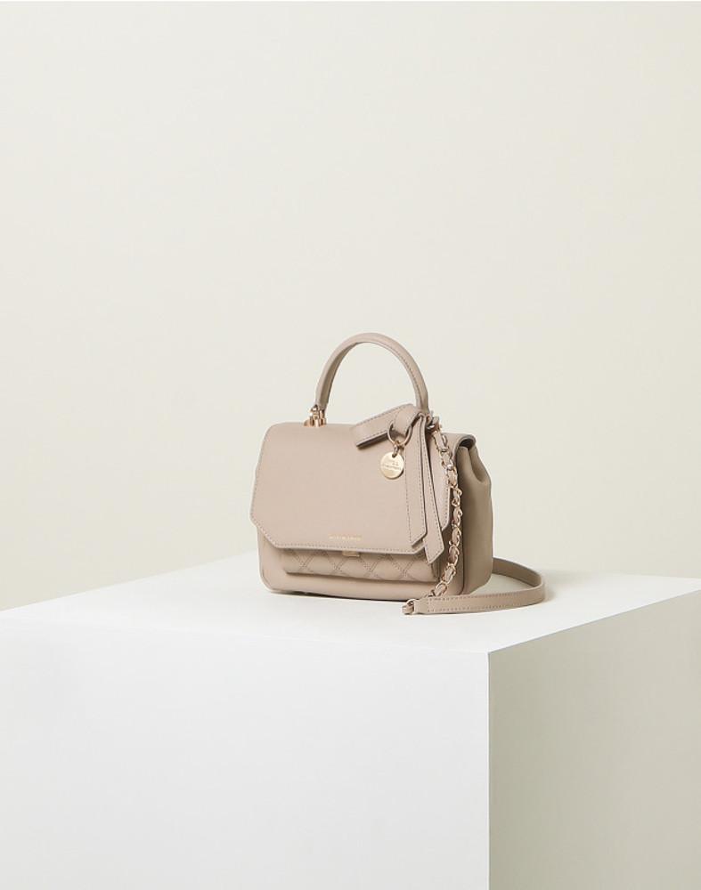 질 바이 질스튜어트 [BONNIE] 베이지 퀼팅배색 소가죽 미니사첼백 JLBA2F184I2