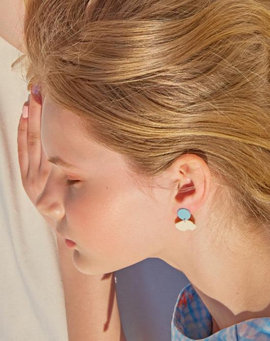 Little Mermaid Small Earring (Milk)