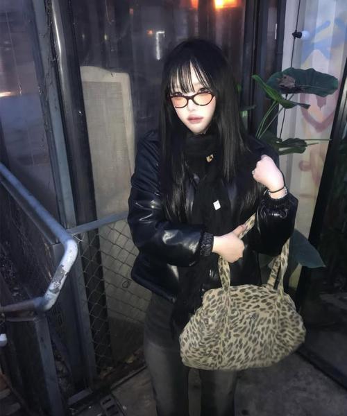 오로라 셔링 더플백_레오파드 카멜