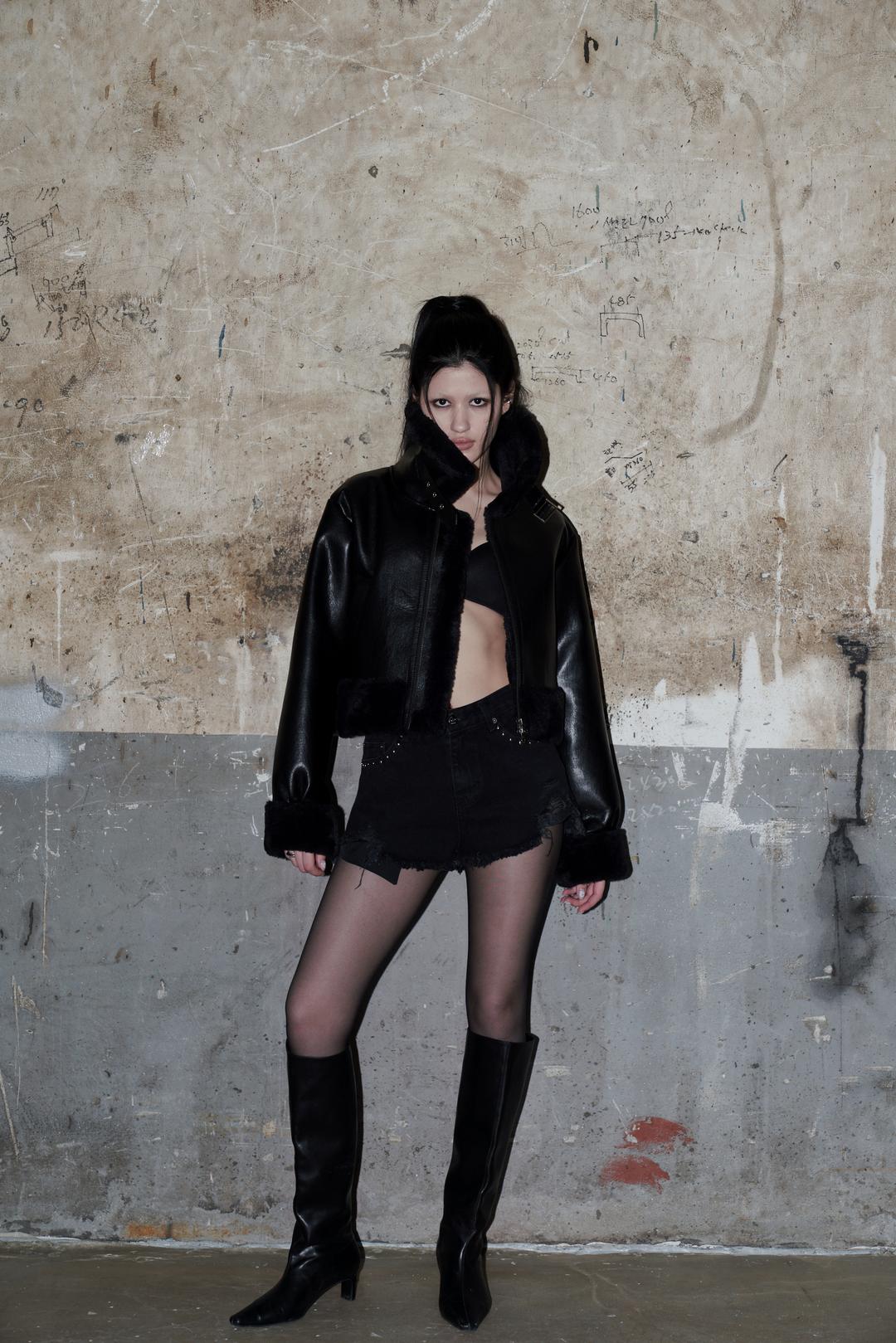 [1월 중순 순차 발송 예정] high neck short mustang in black