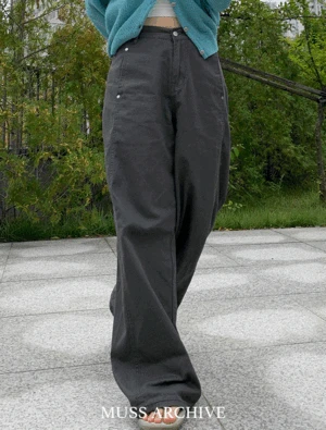 차콜 리벳 디테일 팬츠