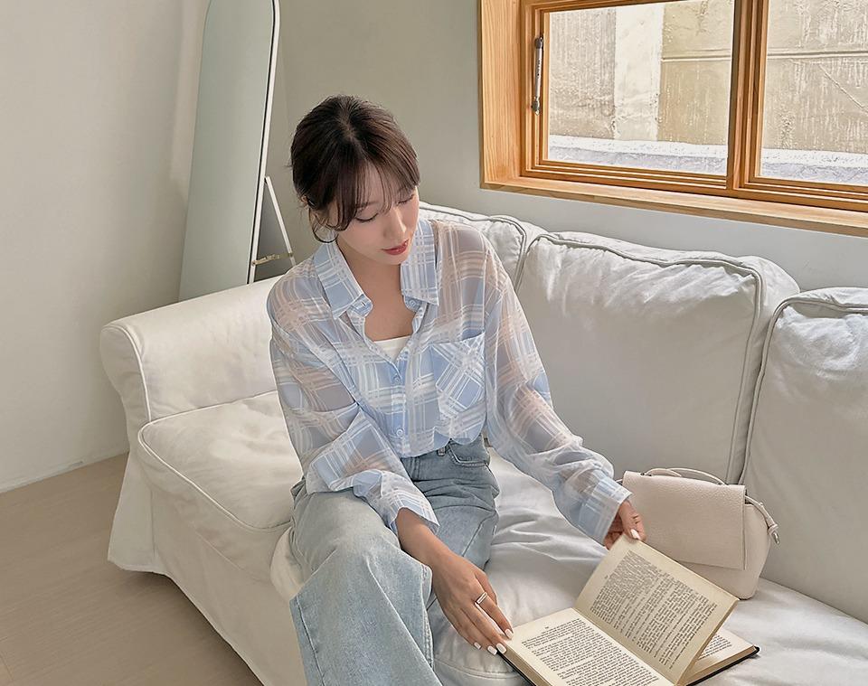 [3천장 돌파✨]  펠로킹 체크 시스루 루즈핏 셔츠 ( 여름 신상 썸머룩 데일리룩 바캉스룩 여행룩 휴양지룩 공항룩 캐주얼룩 캠퍼스룩 오버핏 비치는 긴셔츠 통넓은 여름셔츠 카라셔츠 긴팔셔츠 얇은셔츠 체크시스루 통통녀 빅사이즈 추천 )