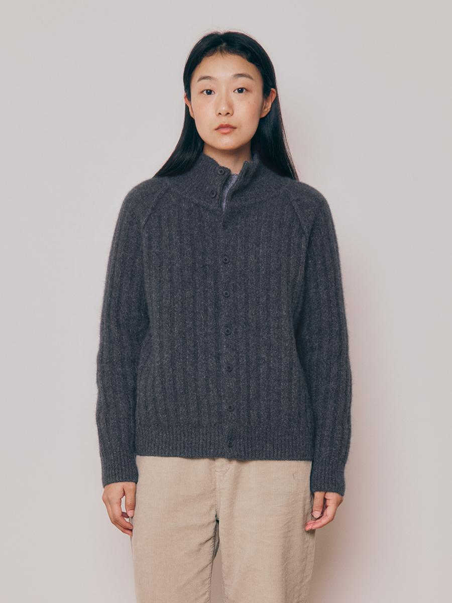 [WOMEN] RACCOON HIGH NECK BUTTON CARDIGAN_Charcoal