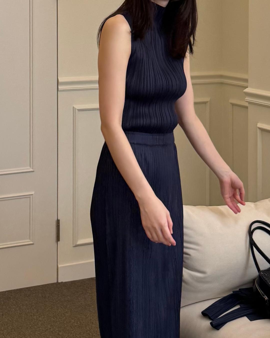 Pleats basic sleeveless - deep navy