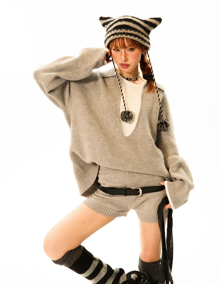 YOUNG STAGE Floral Gray Deep V Casual Sweater & Knit Shorts Set-up