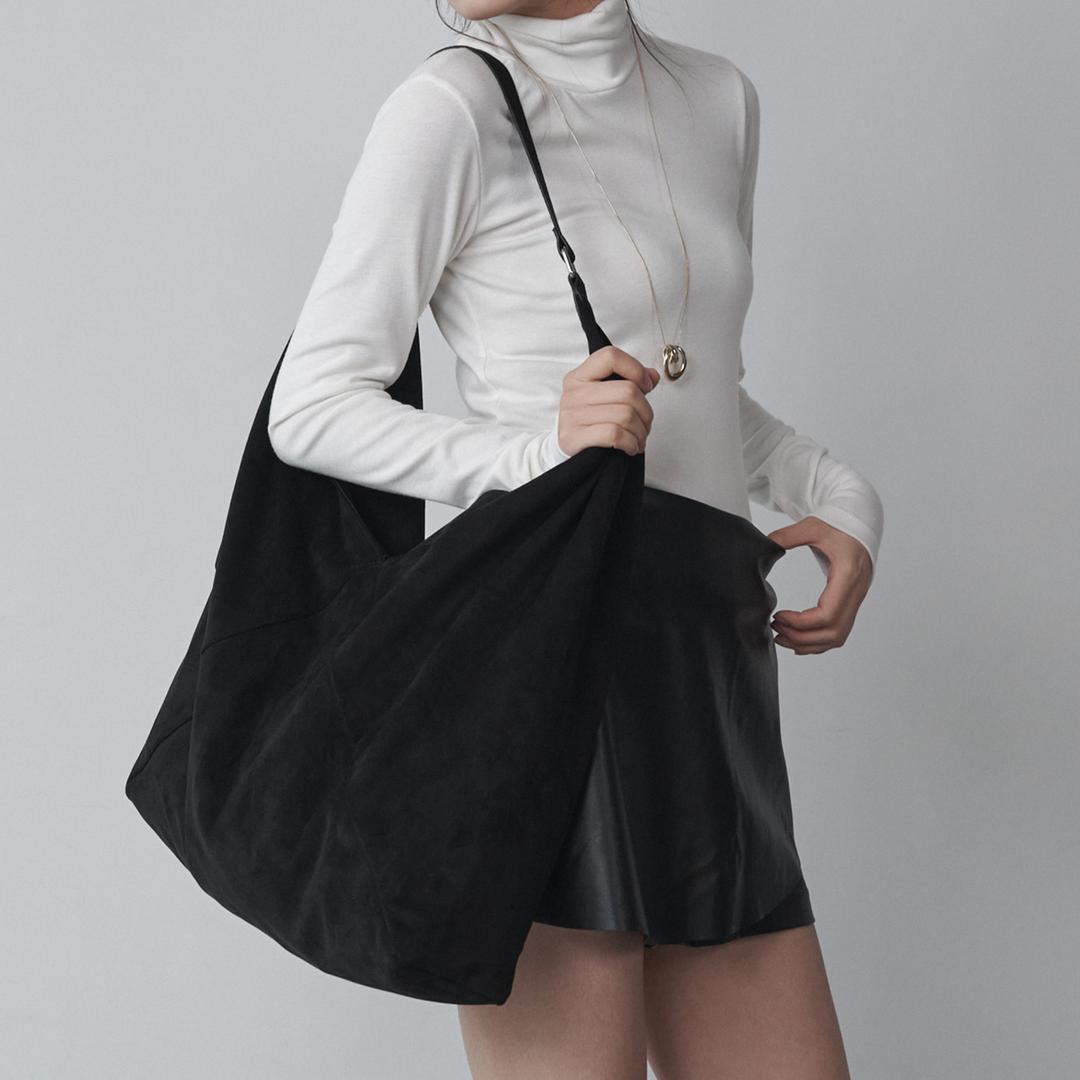 마레 스웨이드 맥시 숄더백 452531001 (Black)