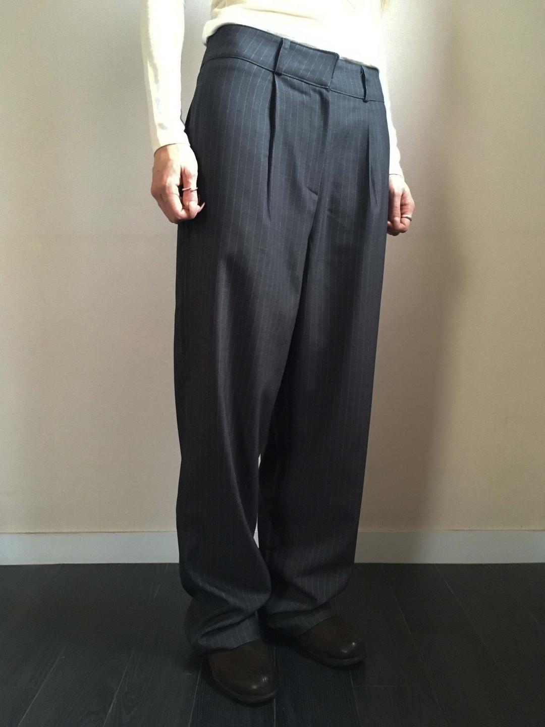 PINTUCK STRIPED TROUSER_CHARCOAL