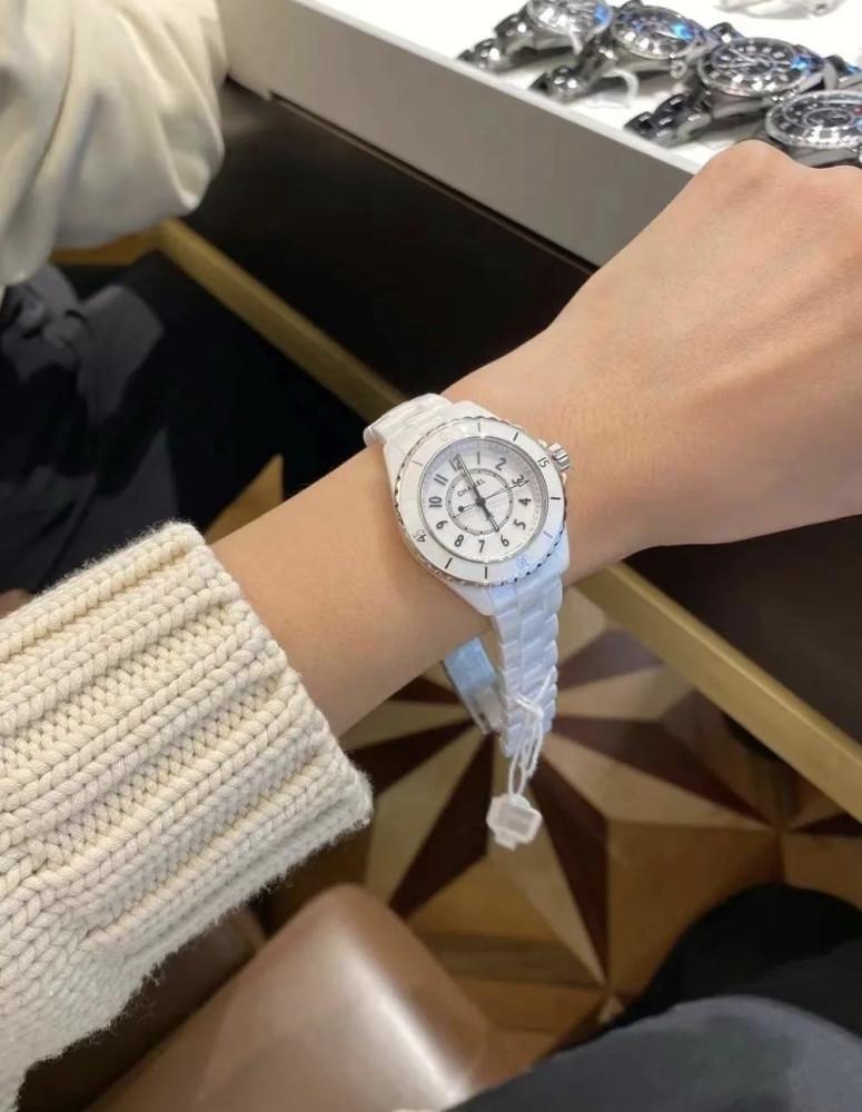 샤넬 J12  여성 시계 CHANEL J12 WATCH, 33 MM,H5698 런던샵