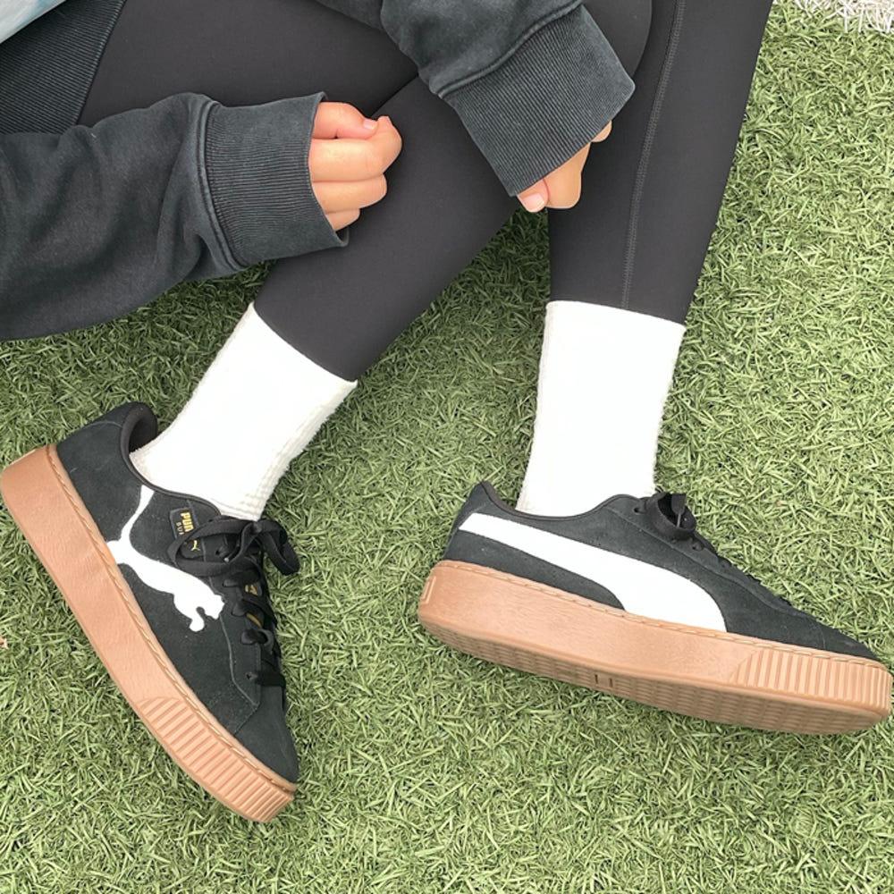 [해외] 푸마 스웨이드 플랫폼 컷아웃 블랙 여성 단화 스니커즈 397233-01