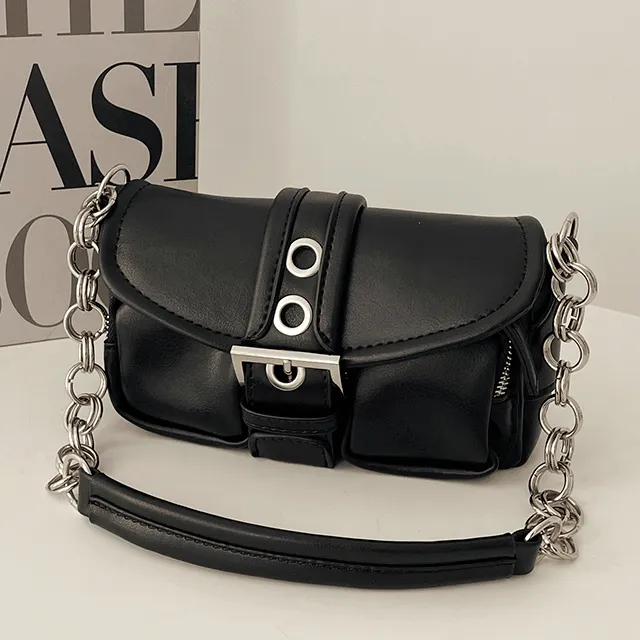 ❤오늘출고❤ 더픈 아일렛 벨트 포켓 체인 레더 숄더백