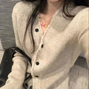 [겨울신상/데일리룩] 울루바 브이넥 단추 가디건 - cd29541