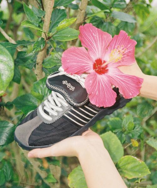 마리아 스니커즈 (Caviar)