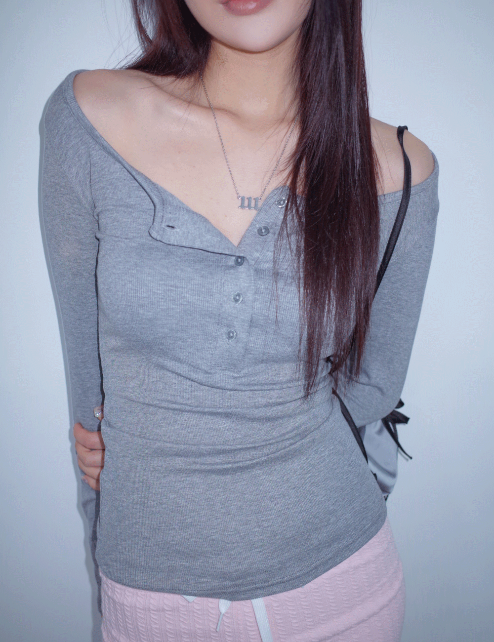 DEEP U-NECK BUTTON SLIM T / 딥 유넥 버튼 슬림티